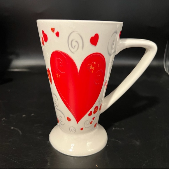 FLOMO ceramic Mugs. White with red hearts. 7 oz. Set of 4 - Picture 3 of 6